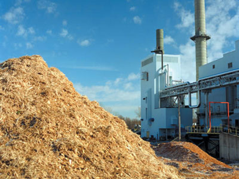 Чи можна опалювати будинок деревною щепою: плюси та мінуси